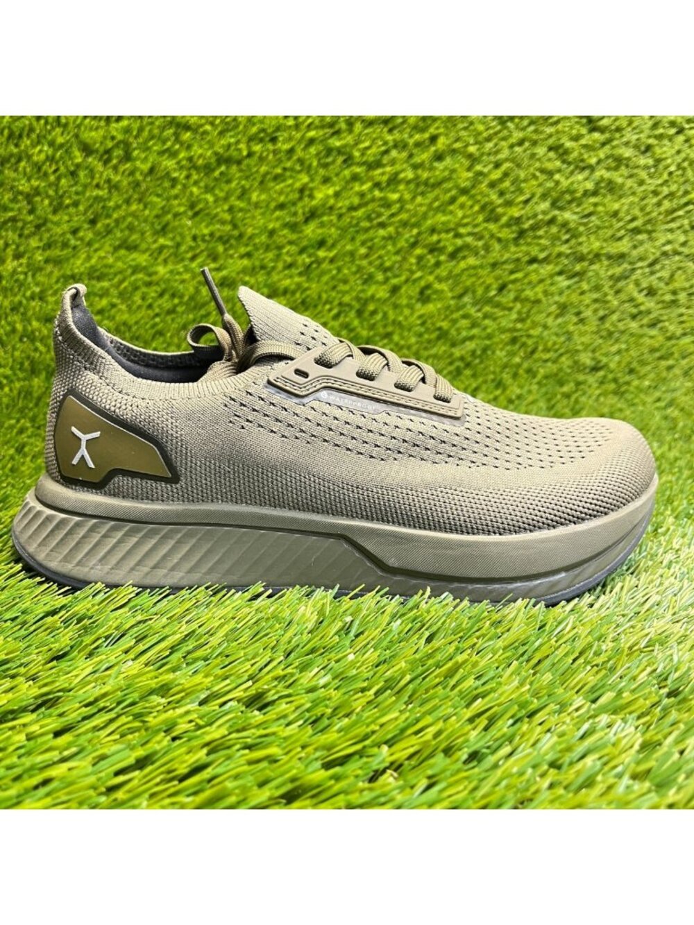 Flux Footwear Adapt Waterproof Runner Olive Green Womens Size 6.5 Athletic Shoes